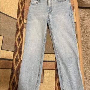 *Like New* Abercrombie and Fitch Ultra High Rise Ankle Jeans-Light Wash